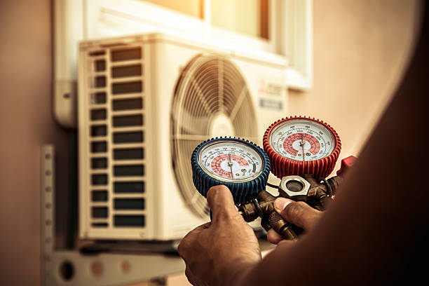 Professional Hvac technician working in Williams, OR